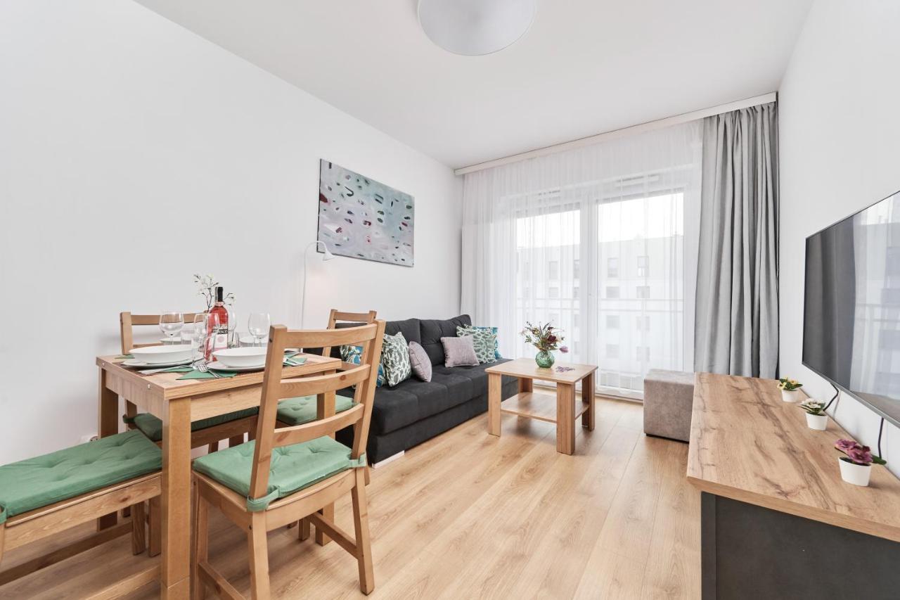 Apartment Wichrowa With Free Garage Wroclaw By Noclegi Renters Esterno foto