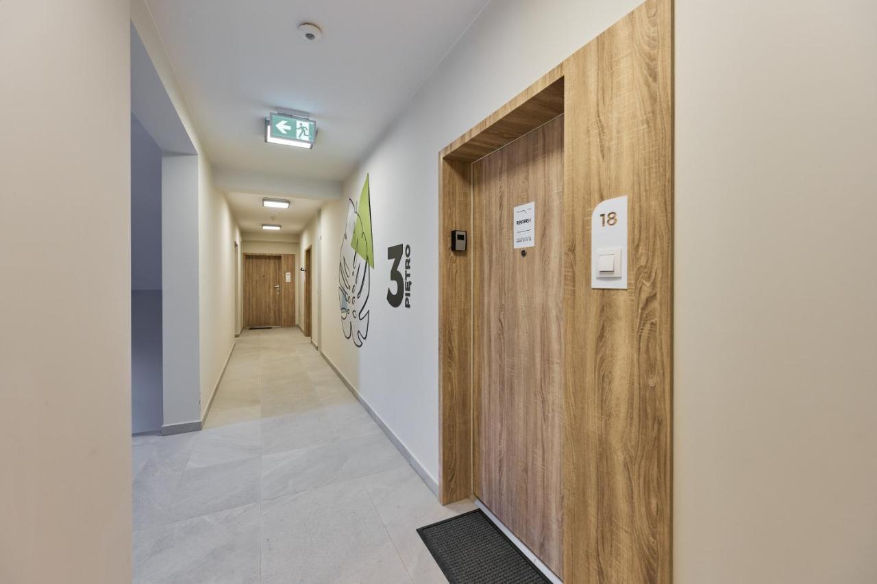 Apartment Wichrowa With Free Garage Wroclaw By Noclegi Renters Esterno foto