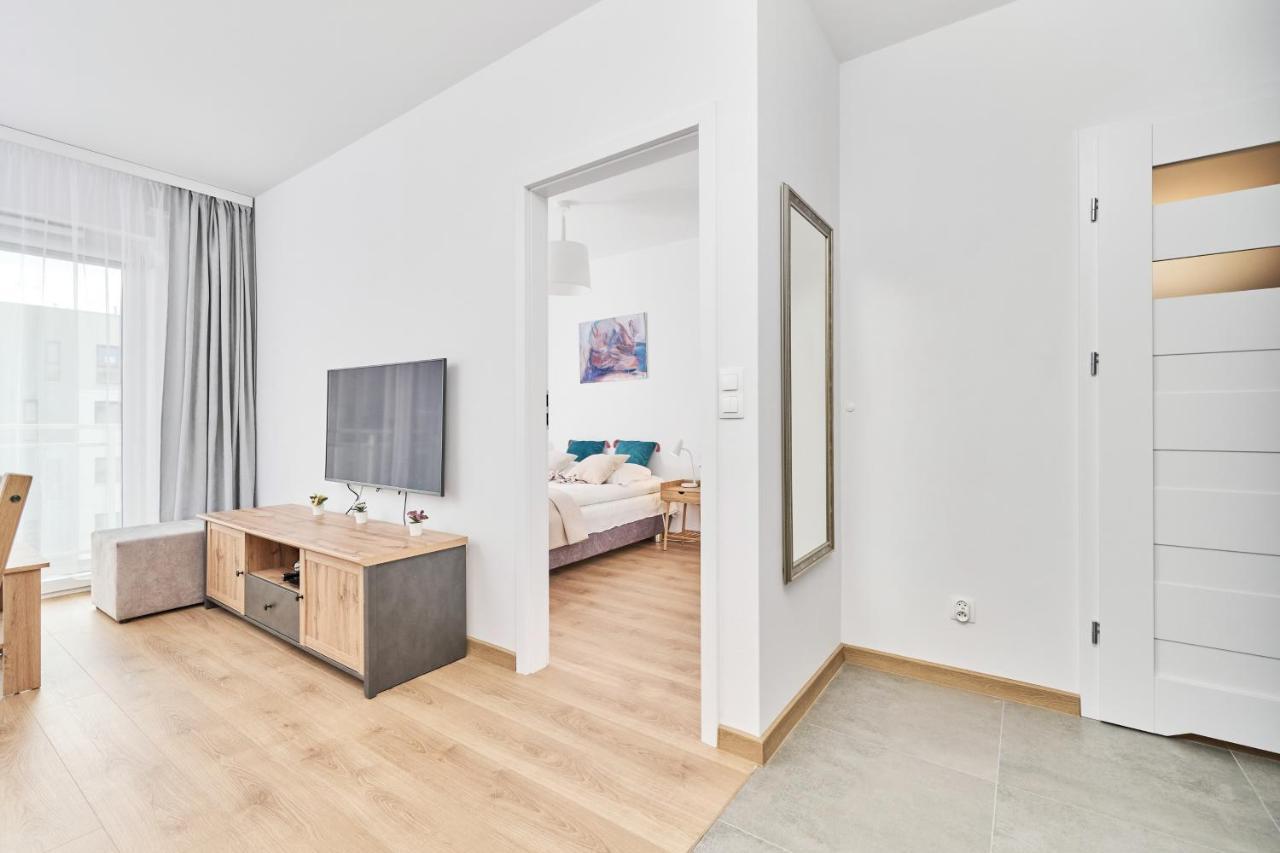 Apartment Wichrowa With Free Garage Wroclaw By Noclegi Renters Esterno foto