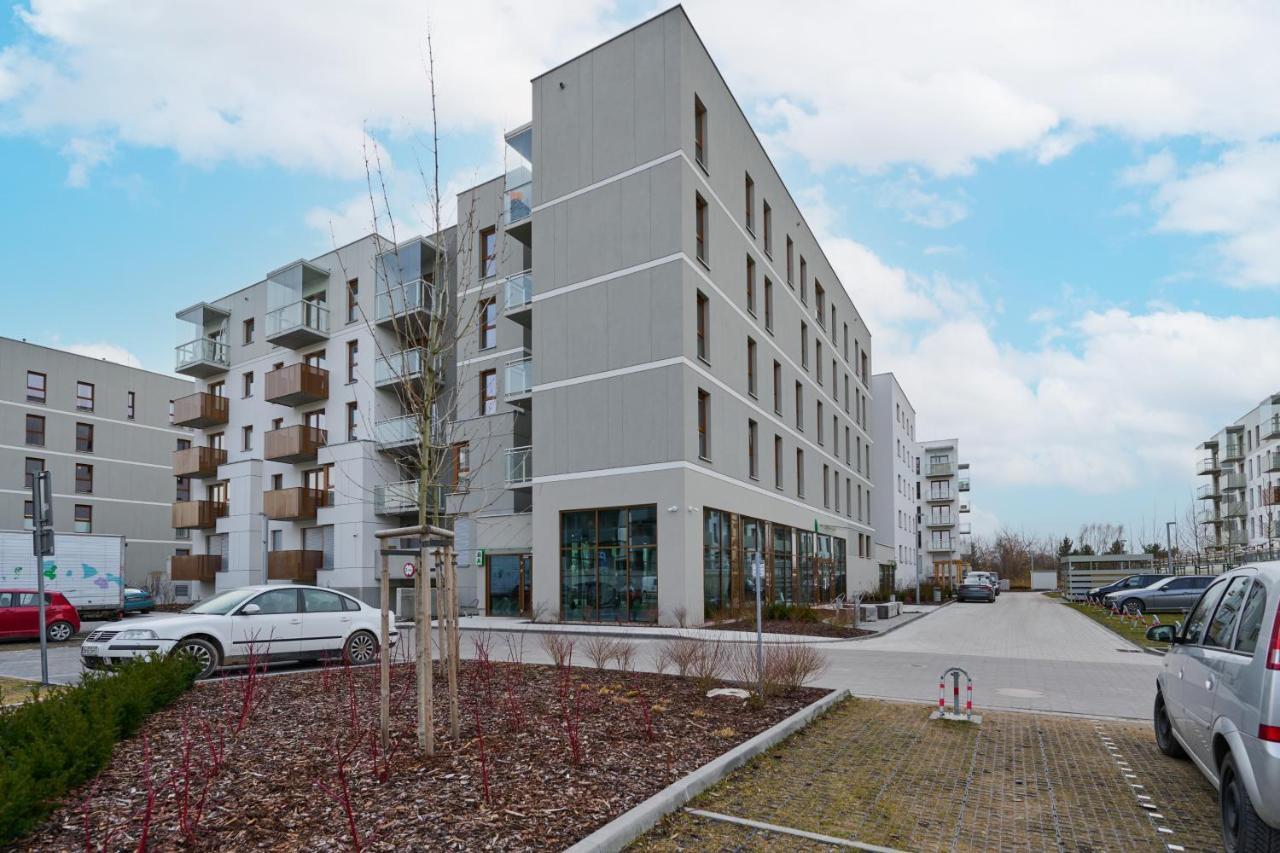Apartment Wichrowa With Free Garage Wroclaw By Noclegi Renters Esterno foto
