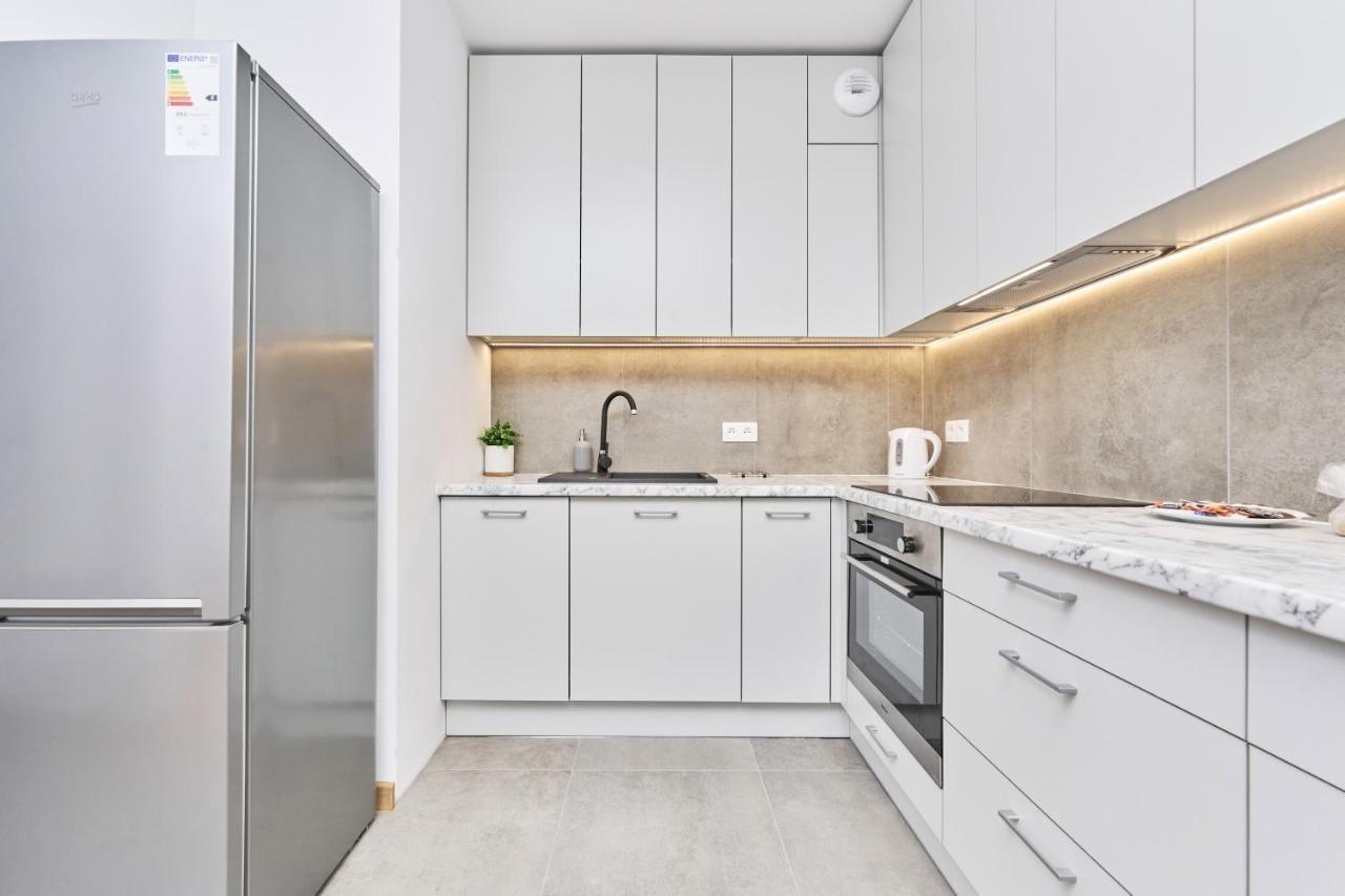 Apartment Wichrowa With Free Garage Wroclaw By Noclegi Renters Esterno foto