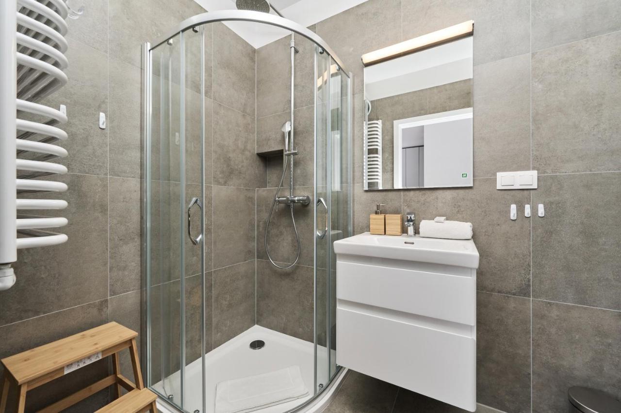 Apartment Wichrowa With Free Garage Wroclaw By Noclegi Renters Esterno foto