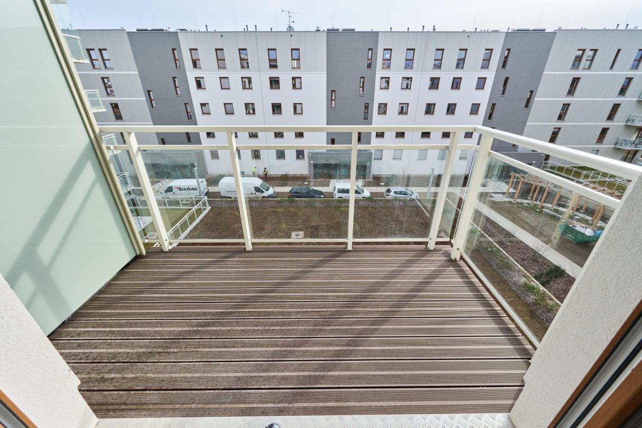 Apartment Wichrowa With Free Garage Wroclaw By Noclegi Renters Esterno foto