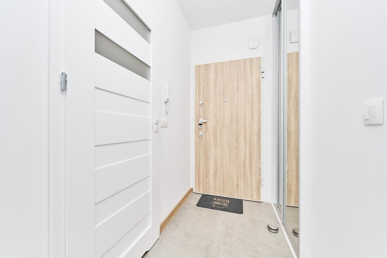 Apartment Wichrowa With Free Garage Wroclaw By Noclegi Renters Esterno foto