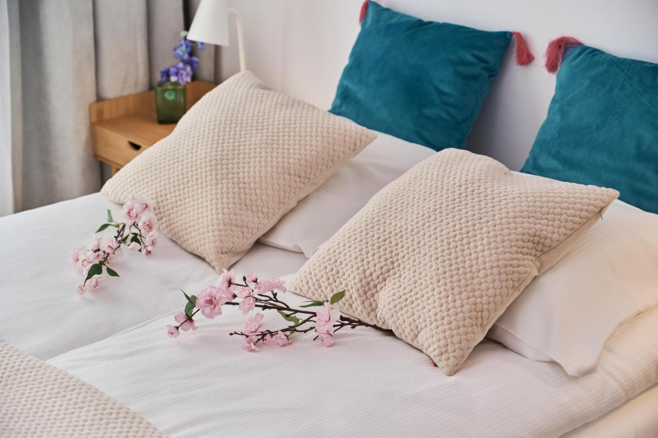 Apartment Wichrowa With Free Garage Wroclaw By Noclegi Renters Esterno foto